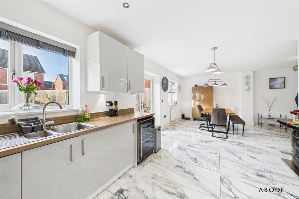 CAM01882 G0-PR0230-STILL008.jpg