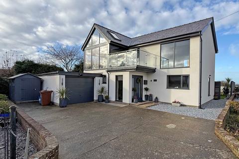 4 bedroom detached house for sale, Glan Beuno Estate, Bontnewydd, Caernarfon, Gwynedd, LL55