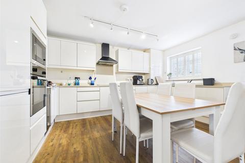 undefined, Staines Road East, Sunbury-On-Thames