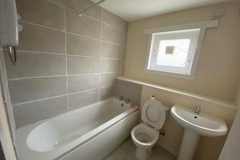 2 bedroom flat to rent, 32 Swallowtail Court, ,