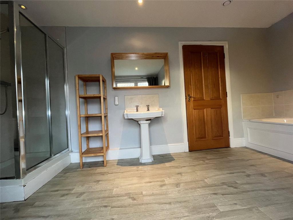 En-Suite Bathroom