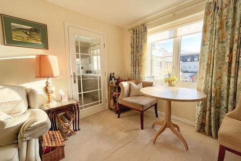 2 bedroom apartment for sale, 14 De Clare Lodge, Westgate, Cowbridge, The Vale of Glamorgan CF71 7FR