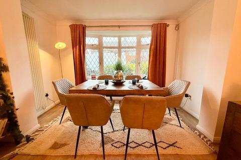4 bedroom semi-detached house for sale, Summers Road, Vauxhall Park, Luton, Bedfordshire, LU2 9HS
