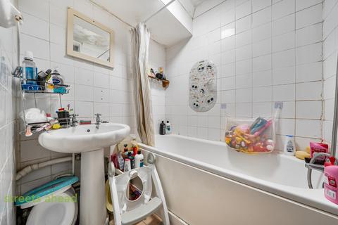 1 bedroom apartment for sale, Chancellor Court, Bensham Manor Road, Thornton Heath, CR7