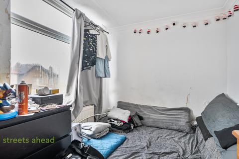 1 bedroom apartment for sale, Chancellor Court, Bensham Manor Road, Thornton Heath, CR7