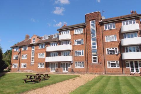 Eastway, Epsom