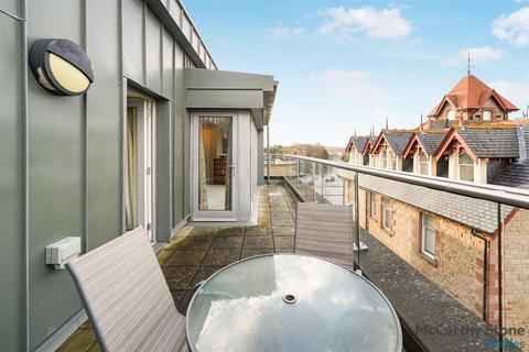 2 bedroom penthouse for sale, Lyle Court, 25 Barnton Grove, Edinburgh, EH4 6EZ