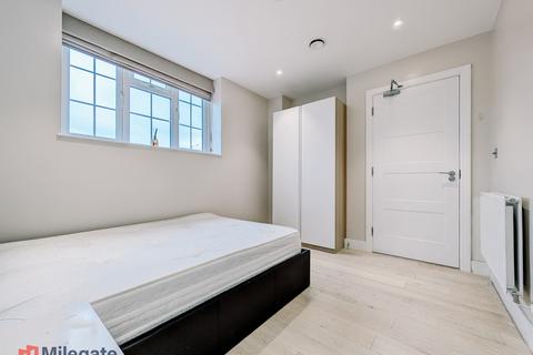 undefined, Gunnersbury Avenue, London W5