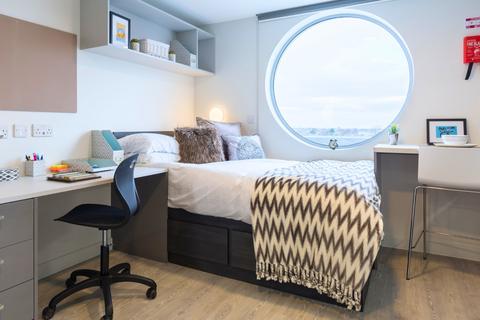 Studio to rent, City Road