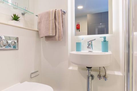 Studio to rent, City Road