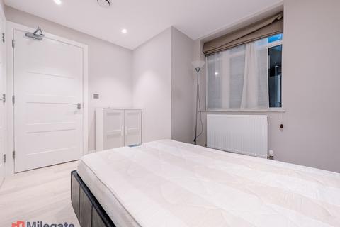 undefined, Gunnersbury Avenue, London W5