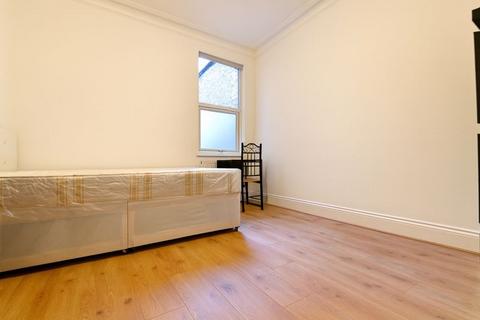House share to rent, Double Room in Wood Green N22