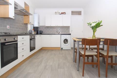 House share to rent, Double Room in Wood Green N22