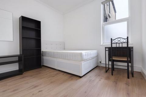 House share to rent, Double Room in Wood Green N22