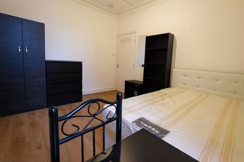 House share to rent, Double Room in Wood Green N22
