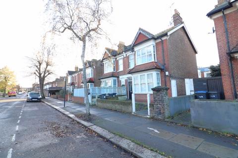 4 bedroom semi-detached house to rent, Four Bedroom House to Rent