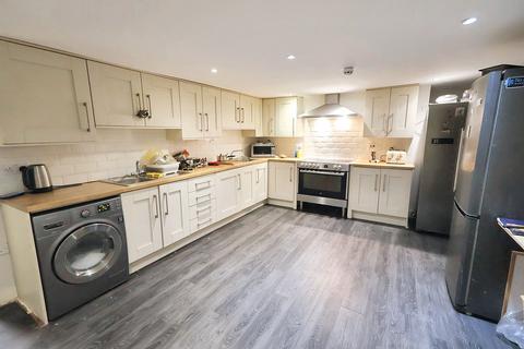 1 bedroom in a house share to rent, Room 5