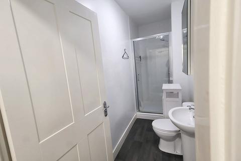 1 bedroom in a house share to rent, Room 5