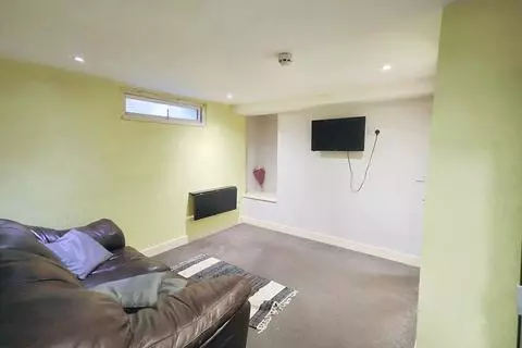 1 bedroom in a house share to rent – pohled 2