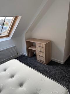 1 bedroom in a house share to rent, Room 6