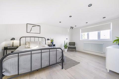 undefined, Green Dragon Lane, London