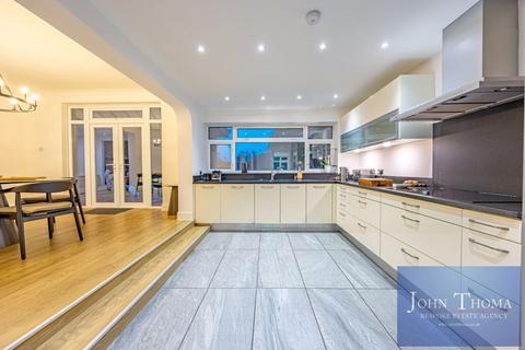 5 bedroom property for sale, Monkhams Avenue, Woodford Green IG8