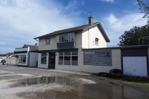 Retail property (high street) to rent, Roadside Montrose DD10 0BA
