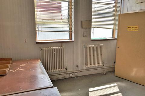 Retail property (high street) to rent, 61 Bank St Lochgelly KY5 9QR