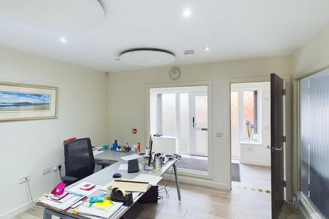 Retail property (high street) for sale, 39A Trades Ln Dundee DD1 3EW