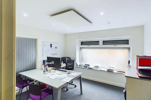 Retail property (high street) for sale, 39A Trades Ln Dundee DD1 3EW