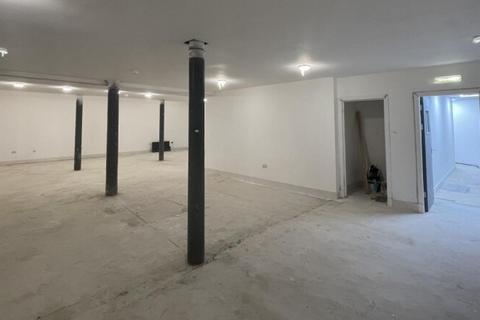 Retail property (high street) to rent, 31 Manor St Falkirk FK1 1NH