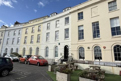 2 Den Crescent Teignmouth TQ14 8BG