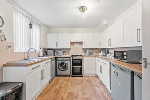 4 bedroom end of terrace house for sale, Black Rocks Avenue, Matlock DE4