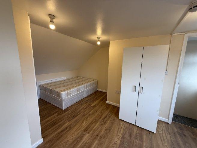 Conley-road-nw10-9pb-1021855