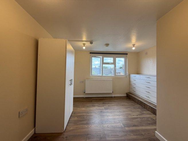 Conley-road-nw10-9pb-1021856