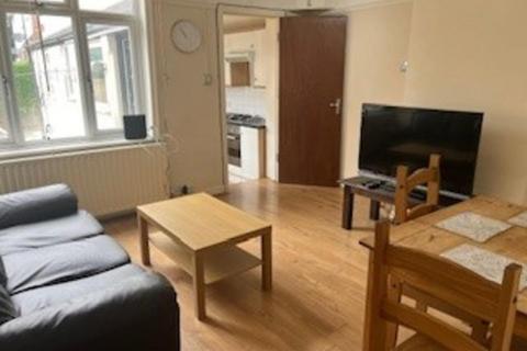 3 bedroom house share to rent, Wilford Lane