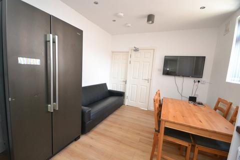 6 bedroom house share to rent, Teversal Avenue