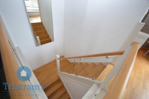 2 bedroom house share to rent, Upper College Street