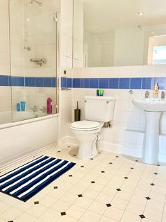 2 bedroom house share to rent, Ropewalk Court