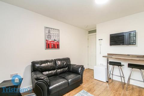 2 bedroom house share to rent, Church Street