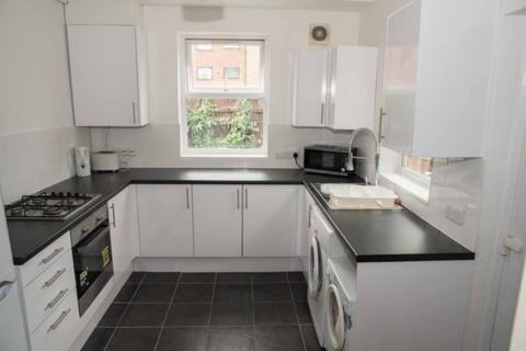 5 bedroom house share to rent, Radcliffe Mount