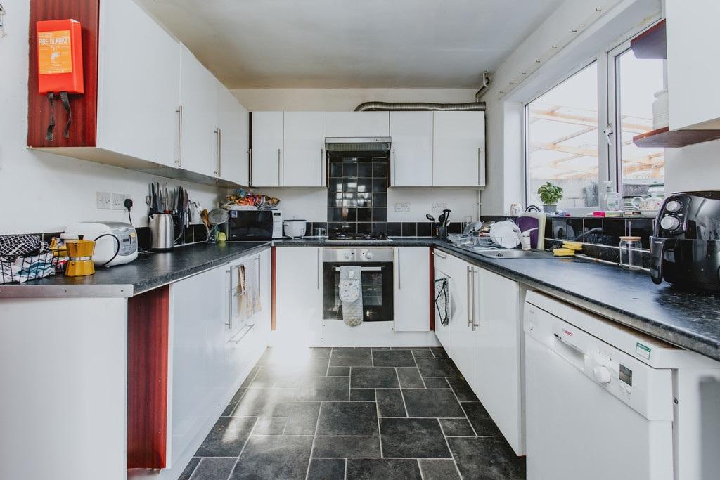 Burrows-crescent-ng9-2qx-1018062