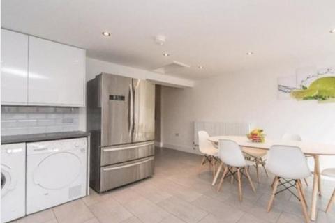 6 bedroom house share to rent, Harlaxton Drive