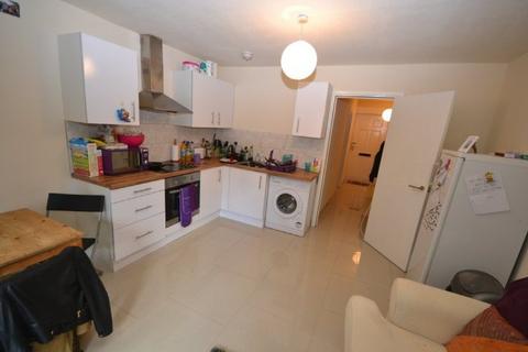 3 bedroom house share to rent, Bluecoat Close