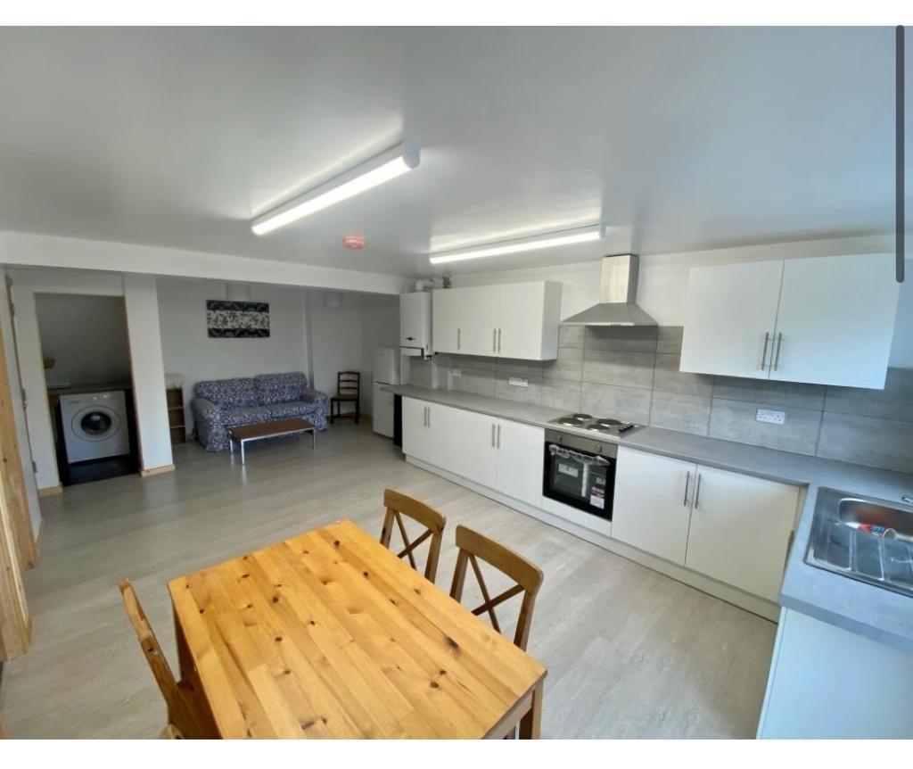 Charnock-avenue-ng8-1ae-1019070