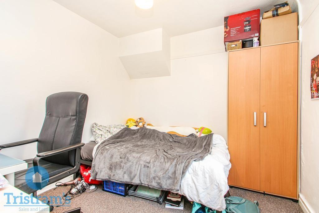 Charnock-avenue-ng8-1ae-1019079