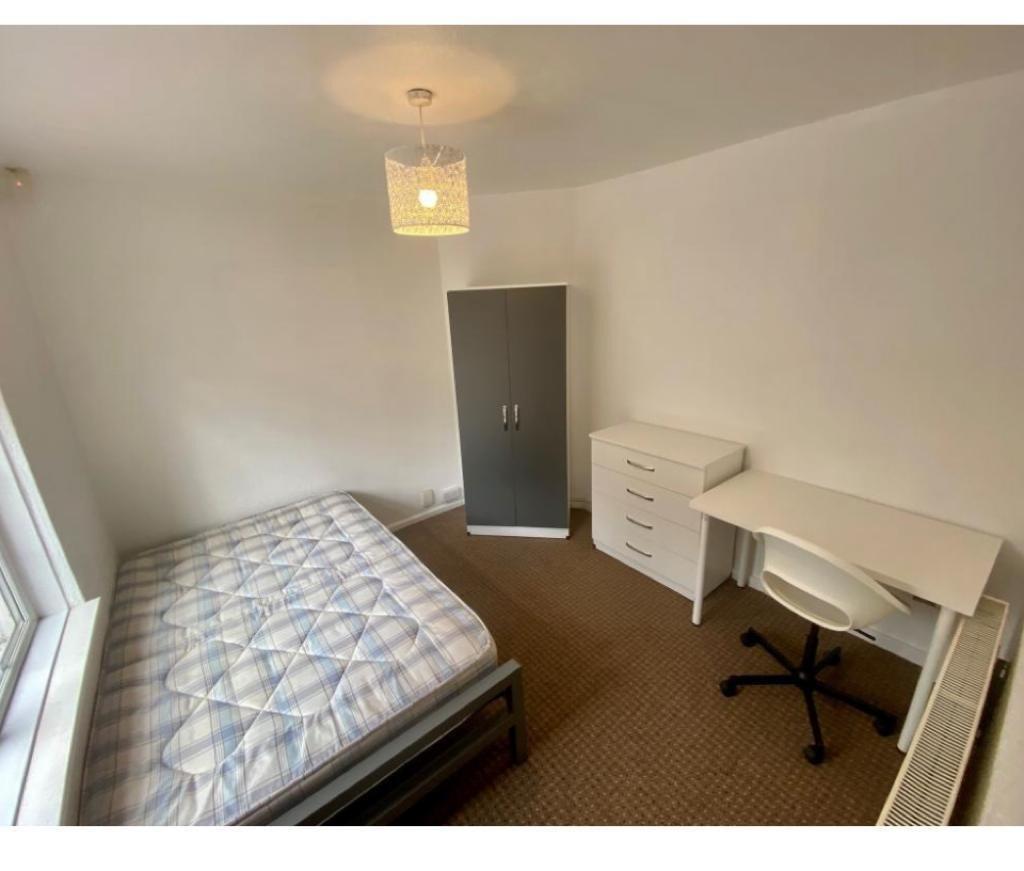 Charnock-avenue-ng8-1ae-1019084