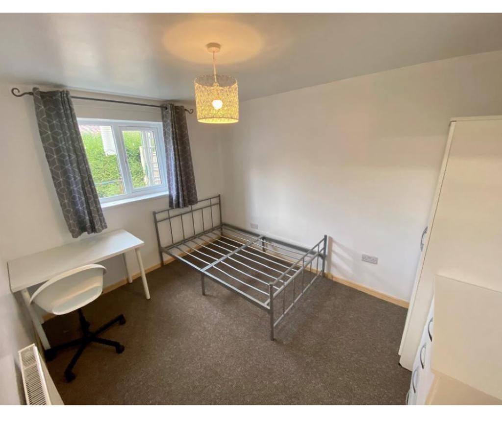 Charnock-avenue-ng8-1ae-1019086