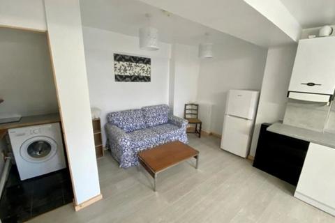 6 bedroom house share to rent, Charnock Avenue