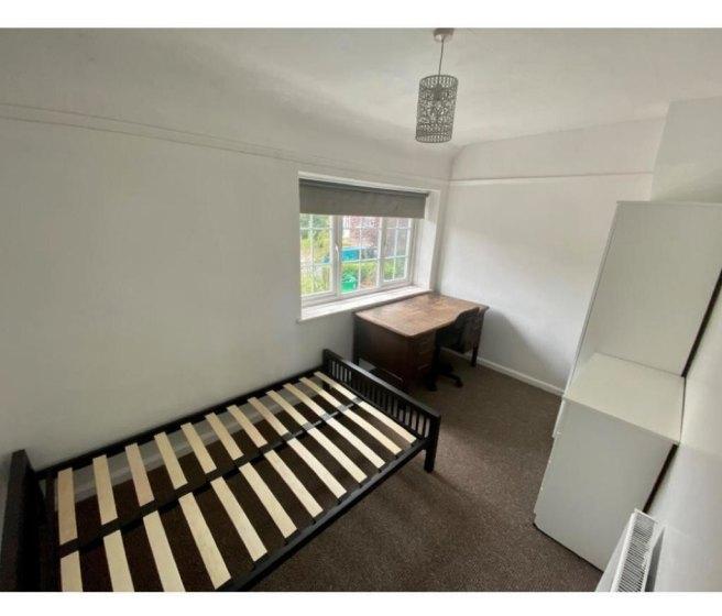 Charnock-avenue-ng8-1ae-1019074